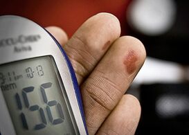 Diabetes doprovází hyperglykémii - vysoká hladina cukru v krvi