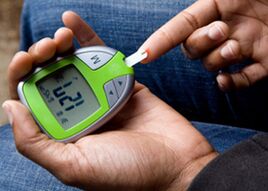 Glukometr pro kontrolu hladiny glukózy v krvi u diabetes mellitus